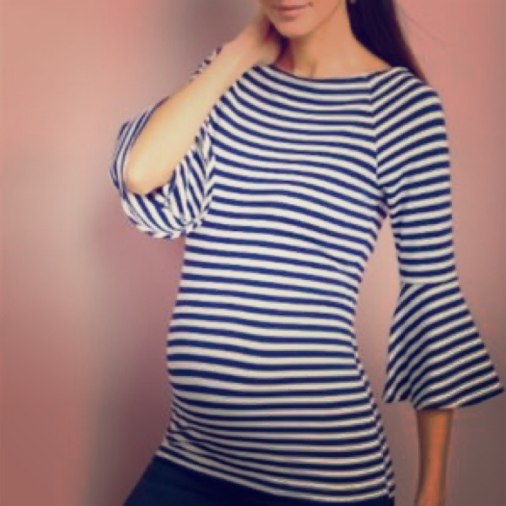 Bell sleeved maternity top